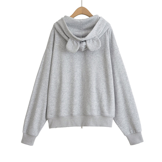Loose hooded long sleeved sweatshirt
